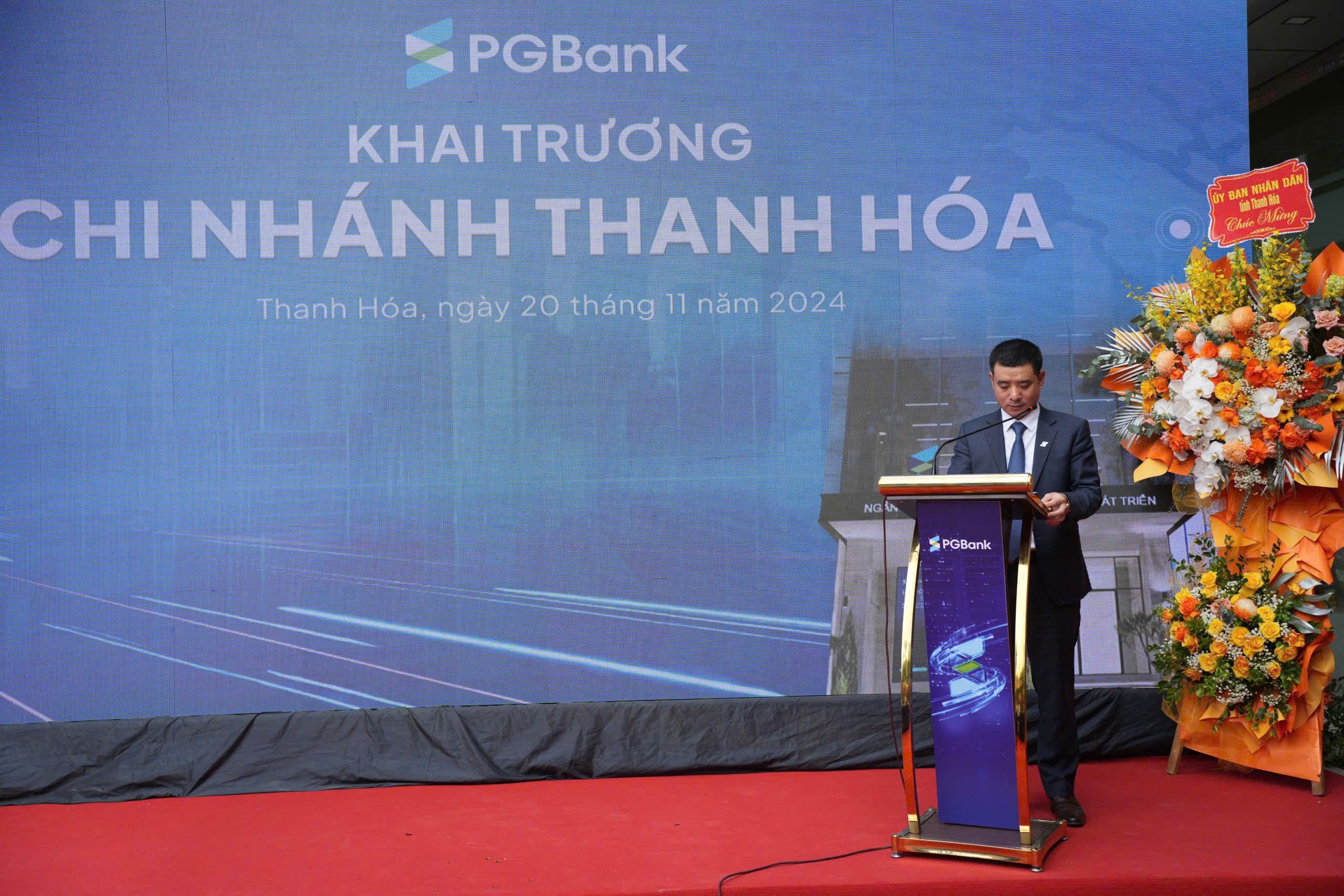 ong-nguyen-van-huong-quyen-tong-giam-doc-pgbank-1732515664.jpg