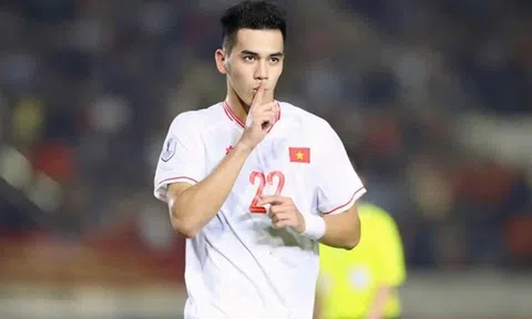 Tiền đạo đẹp trai, giàu lòng nhân ái: Sau AFF Cup, trích tiền thưởng tặng 2,5 tấn gạo nấu cơm cho bệnh nhân nghèo