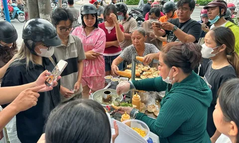 Món ăn lạ gây sốt mạng xã hội, khách phải xếp hàng, bốc số chờ mua: Chuyên gia thốt lên "ngon, bổ dưỡng"