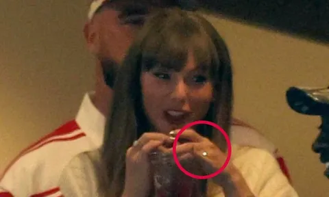 500.000 người choáng khi Taylor Swift khoe nhẫn đính hôn to "khủng bố", sáng như bóng đèn trong lần đầu lộ diện sau lễ đính hôn