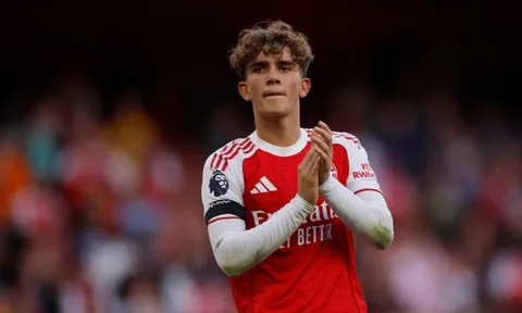 Arsenal đạt thỏa thuận bất ngờ với tài năng trẻ Dowman