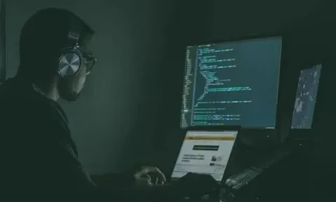 Cái giá đắt cho những ảo tưởng tình yêu với thần tượng giả mạo