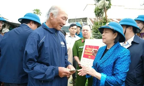 Chủ tịch Ủy ban Trung ương MTTQ Việt Nam thăm hỏi, động viên người dân vùng lũ Lâm Đồng