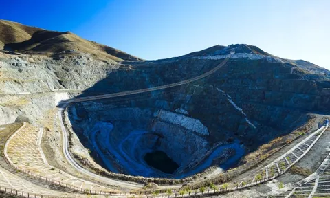 Phát hiện vật liệu thay thế đất hiếm: Lối thoát nào cho ngành xe điện thế giới giữa 'cơn khát' nguồn cung từ Trung Quốc?