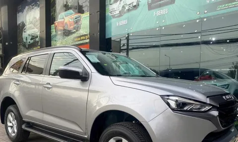 Mẫu SUV Nhật 7 chỗ giảm giá xuống ngang xe cỡ B