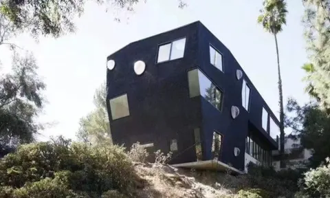 Biệt thự 340m² của diễn viên gia thế "khủng" nhất nhì showbiz