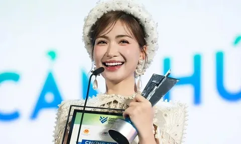 Nữ ca sĩ "Bắc Bling" đón nhận niềm vui nhân đôi