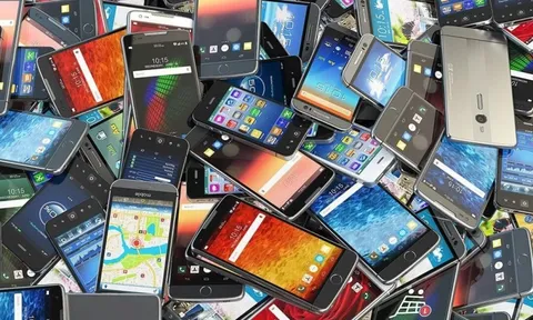 Nhận tin mật rồi đột kích một ngôi nhà, công an Ấn Độ triệt phá đường dây sản xuất điện thoại giả suốt 2 năm, tịch thu hơn 1.800 chiếc cùng phần mềm gian lận số IMEI