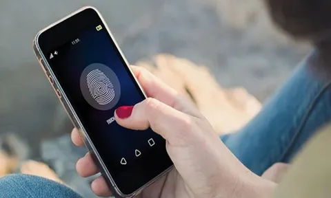 Tại sao không nên sử dụng vân tay, khuôn mặt để mở khóa điện thoại?