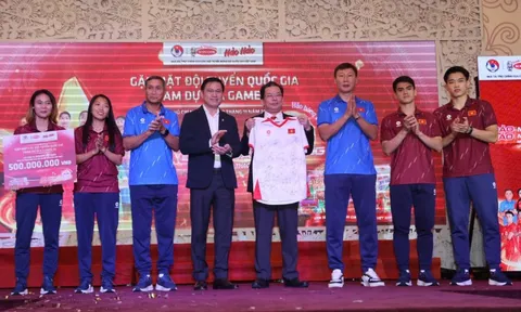 U22 Việt Nam, tuyển nữ Việt Nam tặng 100 triệu đồng cho người dân miền Trung bị lũ lụt