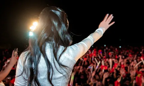 Giáo viên thanh nhạc được Bộ Tư lệnh khen thưởng: Đắt show cả năm, đổi đời nhờ 10 tỷ view