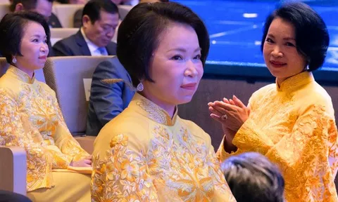 Phu nhân tỷ phú Phạm Nhật Vượng đẹp nhờ áo dài quá tinh tế, 1 chi tiết kết nối đến chồng và con trai