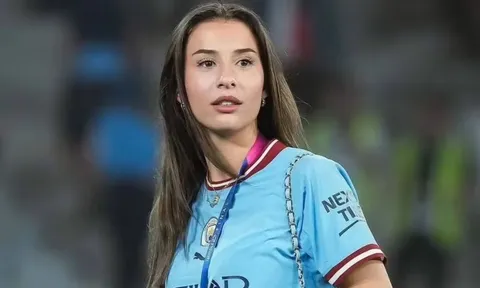 Tiền đạo Haaland tiết lộ bị bạn gái phàn nàn vì bóng đá