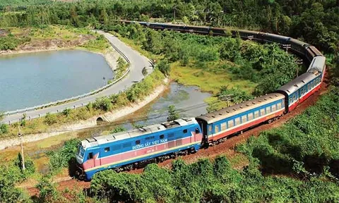 Chuyến tàu đi hơn 100km, thu 100 tỷ sau 7 tháng hoạt động: Du khách nhận xét "sang như máy bay"