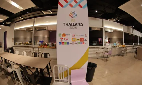 Trung tâm báo chí SEA Games 33 siết chặt an ninh, phóng viên tất bật nhận thẻ tác nghiệp