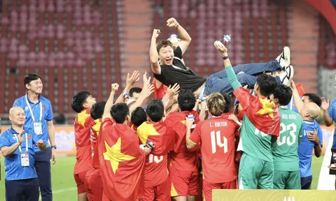 Đội tuyển U22 Việt Nam rạng rỡ với HCV SEA Games 33