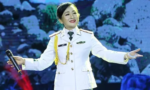 "Chim sơn ca núi rừng" là Đại tá, NSND mang quân hàm xanh