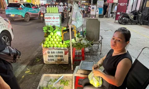 Ớt ra vỉa hè, giá cao ngất