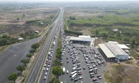 Tài xế 'ngóng' trạm dừng nghỉ trên cao tốc