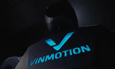 Robot hình người thế hệ thứ 2 của VinMotion lộ diện: Đột phá hơn, có thể tự đứng dậy khi ngã và tự thay pin?