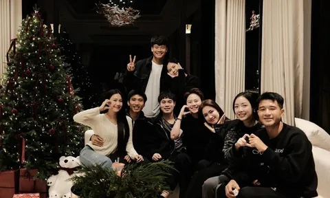 Hoà Minzy đi chơi cùng dàn cầu thủ đình đám bóng đá Việt nhưng dân tình chỉ gọi tên một người