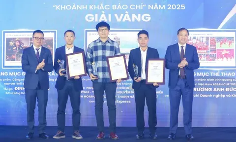 Lễ trao Giải ảnh 'Khoảnh khắc Báo chí' 2025: Tôn vinh các tác giả xuất sắc, đi cùng đất nước và đồng hành với nhân dân