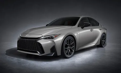 Lexus IS 2026 tăng giá bán: Là bản facelift nhưng nội thất hoàn toàn mới, loại bỏ máy 2.0 từng mở bán tại Việt Nam