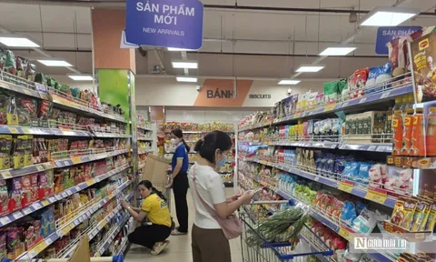 Tiểu thương chợ truyền thống “nín thở” chờ Tết