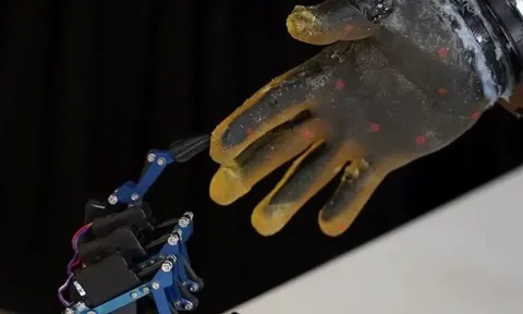 Không còn là phim viễn tưởng, robot hình người giờ đã biết đau, phản xạ như con người - các nhà khoa học đã làm gì?