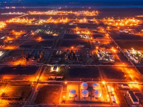 Tuyên bố trung thành với dầu Nga chưa được bao lâu, quốc gia BRICS bất ngờ ‘quay xe’: Ấm thầm mua 10 triệu thùng dầu Trung Đông, loạt nhà máy điều chỉnh kế hoạch nhập khẩu