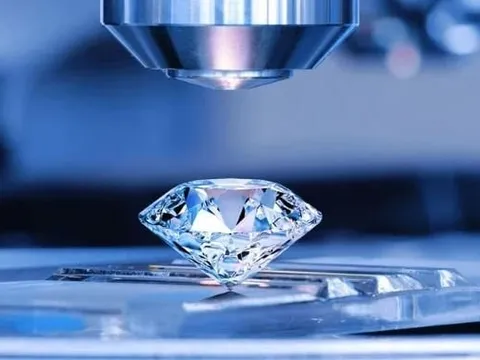 Trung Quốc khiến bong bóng kim cương nhân tạo nổ tung: Sản xuất 1 viên trong 150 phút, dìm giá gần 80% chỉ sau 5 năm