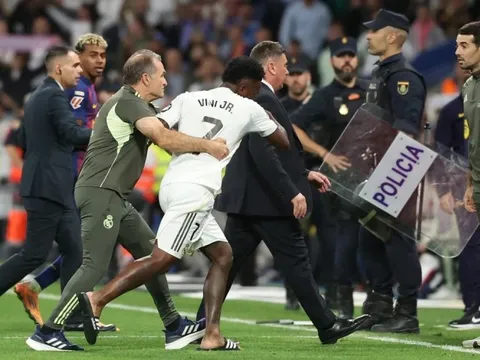 Vinicius giải thích phản ứng nóng nảy ở trận thắng Barcelona