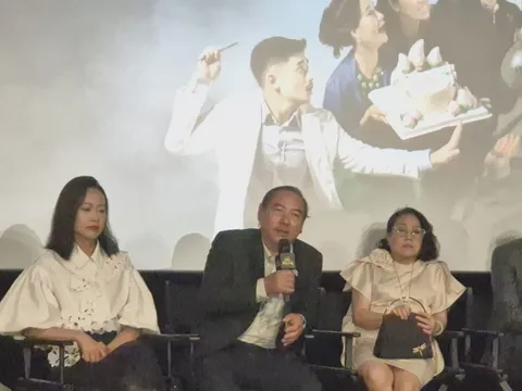 Nghệ sĩ Ái Như thấy thú vị khi "nằm" trong... quan tài