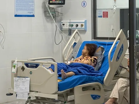 Ngôi sao ca nhạc đình đám: Nợ 40 tỷ, U60 nhiều bệnh, mất khả năng nói chuyện và ăn uống