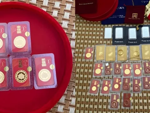 Bức ảnh toàn vàng