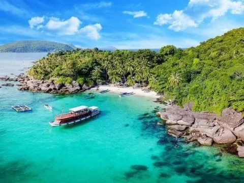 Vừa được Mỹ đánh giá đẹp hơn Maldives và Bali, nơi này của Việt Nam tiếp tục lọt Top điểm đến hấp dẫn nhất thế giới: Bảo sao tổng thu du lịch tăng 90%