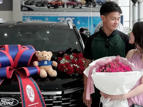 Sao trẻ ĐT Việt Nam tậu xế hộp mới, viên mãn bên vợ hot girl sau 2 năm kết hôn