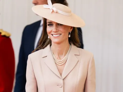 Mặc váy tutu mà không sợ "cưa sừng làm nghé": Vương phi Kate chỉ chiêu thức "hack tuổi" thông minh, phụ nữ 40 nên biết