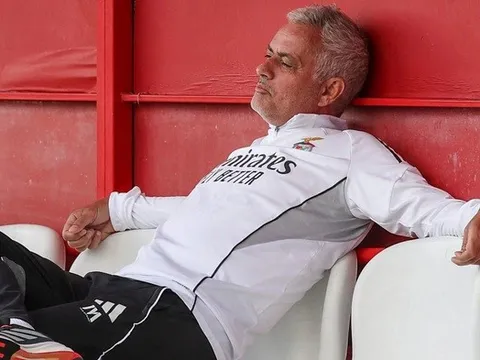 Benfica tiết lộ thông tin bất ngờ về HLV Mourinho