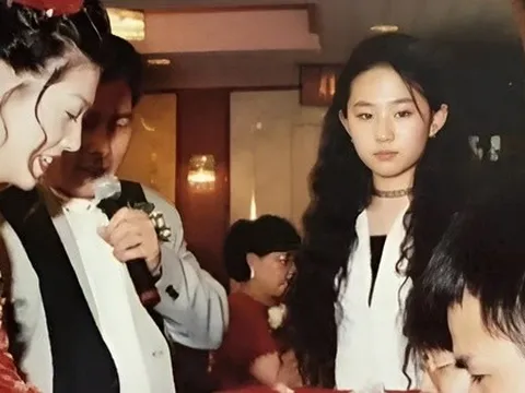 Cô gái trong bức ảnh cưới hơn 20 năm trước đẹp hơn cả filter, giờ là đỉnh lưu của đỉnh lưu, chỉ cần lộ diện là MXH nổ tung