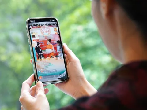 Dừng phát livestream bán hàng ngay khi có nội dung vi phạm: Liệu có khả thi?
