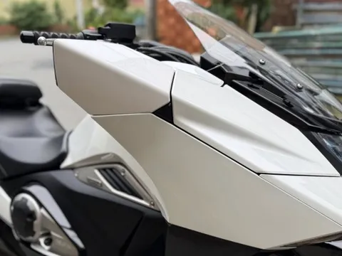 Xe tay ga 'phi thuyền' của Honda đang được rao bán ở Việt Nam, dùng chung một thứ với xe dẫn đoàn CSGT