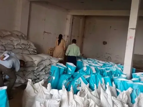 Nhận tin mật rồi đột kích một ngôi nhà, công an triệt phá đường dây sản xuất phân bón giả từ hóa chất, nghi có sự tiếp tay từ cán bộ