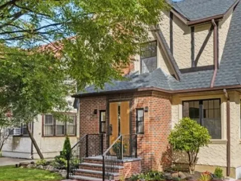 Rao bán căn nhà thời thơ ấu của Tổng thống Donald Trump với giá khó tin