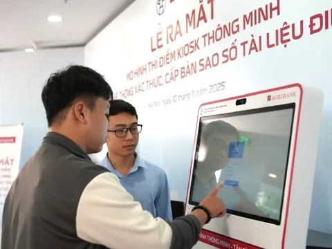 Người dân Hà Nội trải nghiệm chứng thực giấy tờ chỉ trong3 - 5 phút