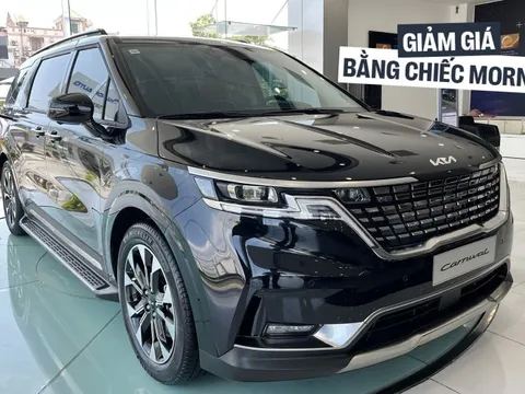 Kia Carnival máy xăng dọn kho giảm giá gần 400 triệu đồng tại đại lý, chạy đều 100km/ngày thì tiền tiết kiệm đủ đổ xăng 6 năm