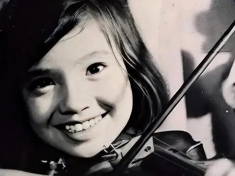 NSND Lan Hương 'Em bé Hà Nội': Cãi mẹ theo nghệ thuật, U70 viên mãn bên chồng