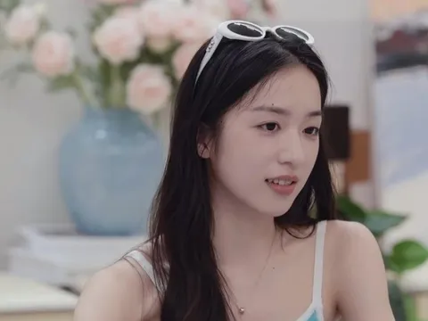 Bóc profile cô gái biến mỹ nhân đẹp nhất thế giới thành nha hoàn trong phút mốt