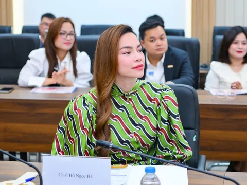 Hồ Ngọc Hà xúc động tặng 500 triệu đồng cho 2 dự án của Giải thưởng Hành động vì Cộng đồng 2025