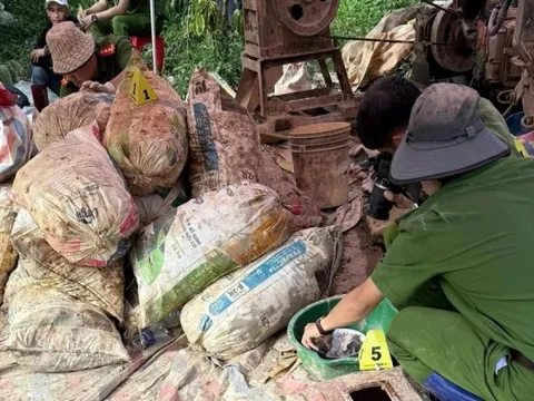 Công an Lâm Đồng tập kích ‘vàng tặc’, thu giữ 18 cây vàng